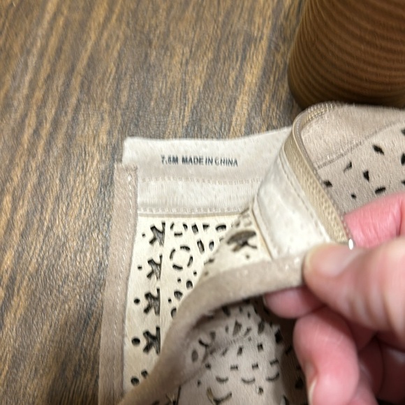 Gianni Bini Pomma Suede Laser Cut Booties, Taupe, Women’s size US 7.5 - Picture 5 of 8